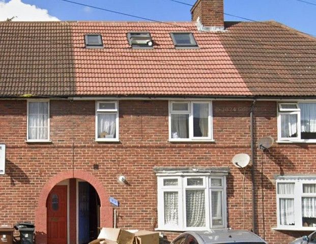 1 bedroom in a house share to rent - Photo 1