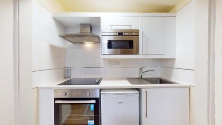 Studio to rent - Photo 2