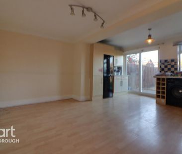 3 bedroom semi-detached house to rent - Photo 6