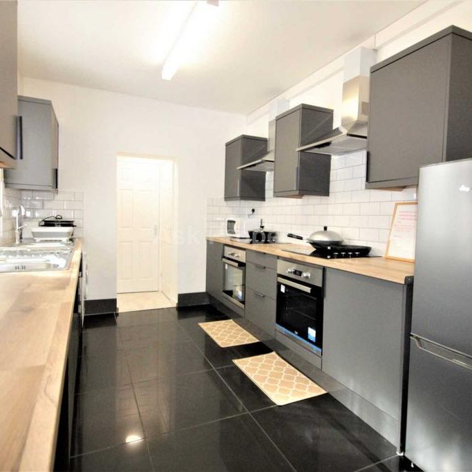 1 bedroom in a house share to rent - Photo 1