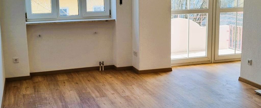 Erstbezug nach Komplettrenovierung: gemütliche 2 Zimmer-Wohnung mit Balkon! - Foto 1
