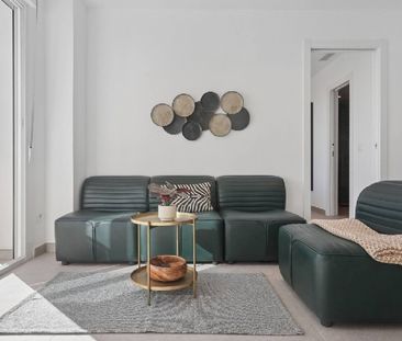 2 Bedroom Apartment For Rent in Nueva Andalucía, Málaga - Photo 4