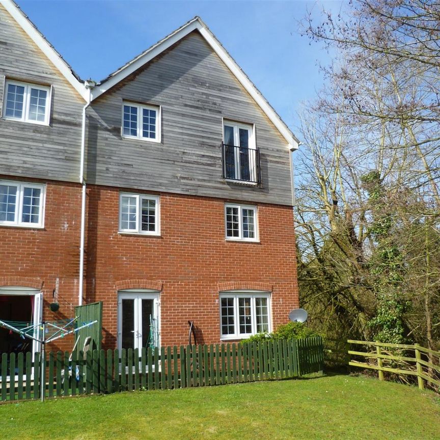 2 bedroom Flat To Let - Photo 1