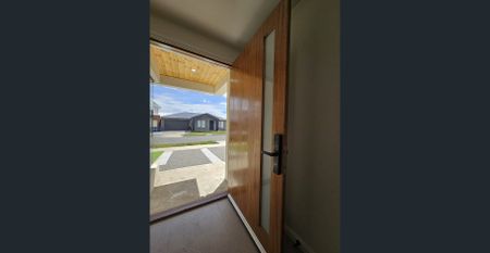 Stylish Brand-New 4-Bedroom Home in Prime Sunbury Position - Photo 5