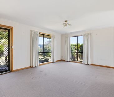 FOR RENT - 2/110 Caroline St - Photo 2