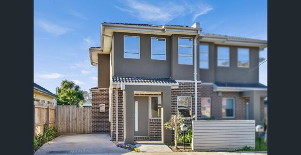 Walk to High Street! - Photo 1