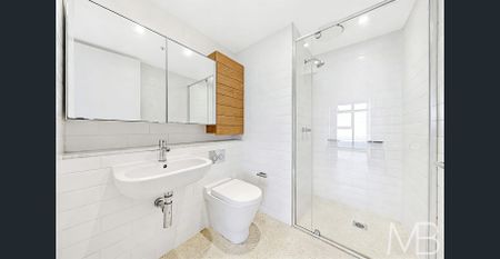 HARBOUR & RIVER VIEW LUXURY LIVING - Photo 4