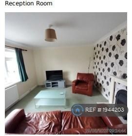 1 bedroom in a flat share to rent - Photo 3