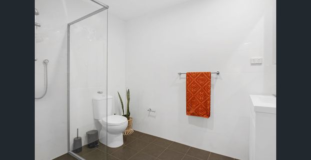 Oversized apartment on the top floor - Photo 1