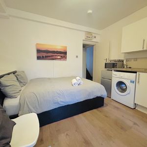 Studio Flat, Endersleigh Gardens, NW4 - Photo 2