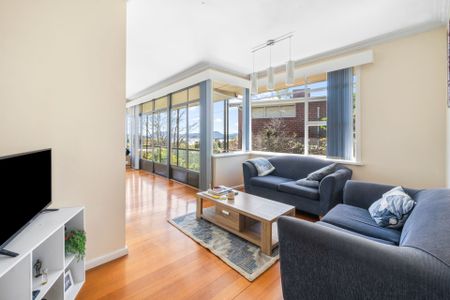 Spacious 3-Bedroom Unit with Water Views in Sandy Bay - Photo 2