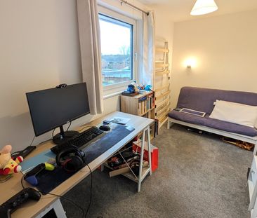 Marston Road, Woking - 2 bedrooms Property for lettings - Seymours - Photo 4