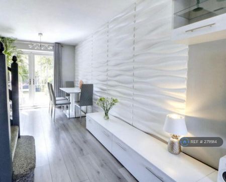 3 bedroom terraced house to rent - Photo 5