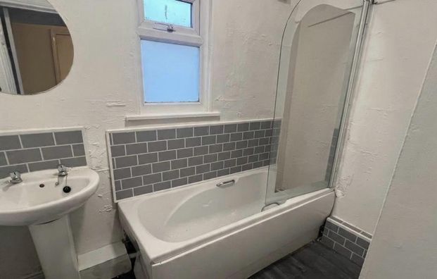 4 bedroom terraced house to rent - Photo 1