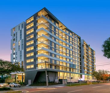 Stylish one bedroom unit plus a multi purpose room and secure car p... - Photo 3