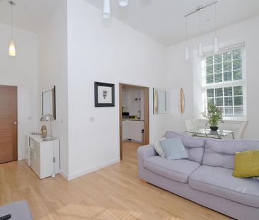 2 bedroom flat to rent - Photo 2