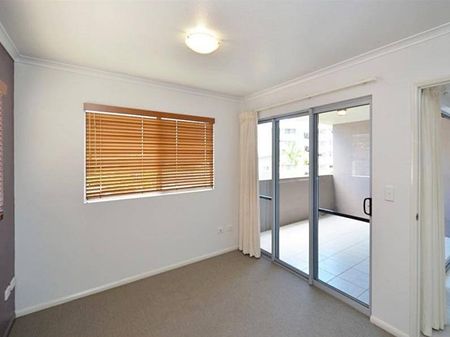 Stylish and Sophisticated Lifestyle Unit close to the CBD - Photo 2