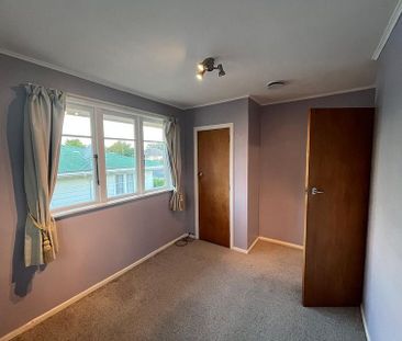 4 bdrm family home, massive yard and garden! - Photo 2