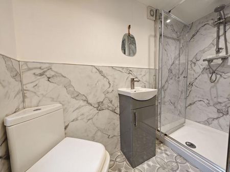 3 bedroom semi-detached house to rent - Photo 5