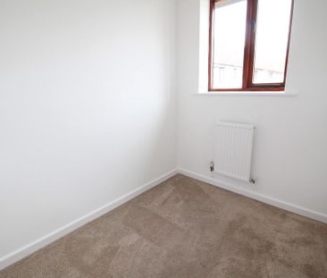 3 bedroom end of terrace house to rent - Photo 1
