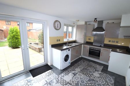 3 bedroom semi-detached house to rent - Photo 5