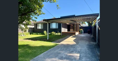 FAMILY FRIENDLY WITH A POOL SIDE ENTERTAINING OASIS - Photo 3