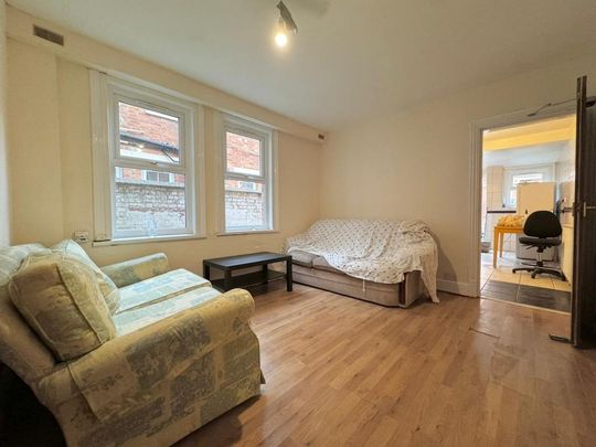 1 bedroom in a house share to rent - Photo 1