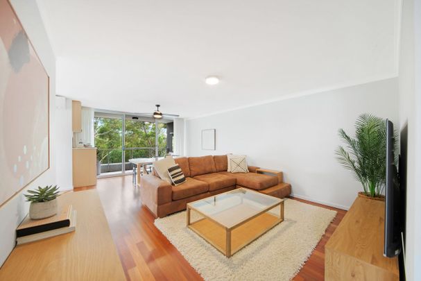 Central apartment basks in quiet bushland privacy - Photo 1