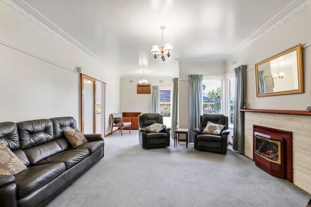 Cheltenham - Photo 1