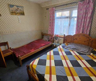 1 bedroom in a house share to rent - Photo 6