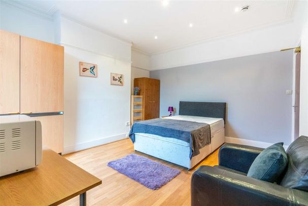 Studio to rent - Photo 1