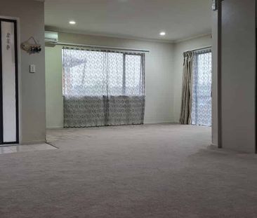 Large Family home with two viewing decks - Photo 2