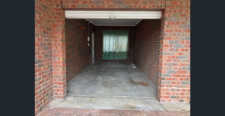 Neat colonial style unit - new flooring and freshly painted - Photo 3
