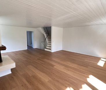 Gepflegtes + neu saniertes 5.5-Zimmer-Doppeleinfamilienhaus in Allm... - Photo 1