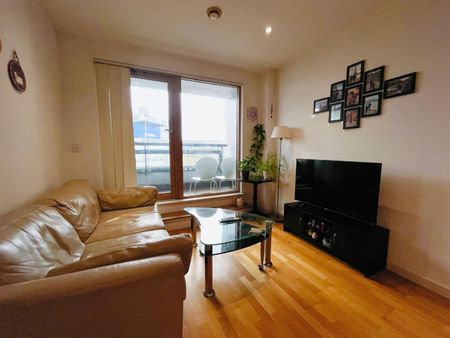 2 bedroom Flat To Let - Photo 4