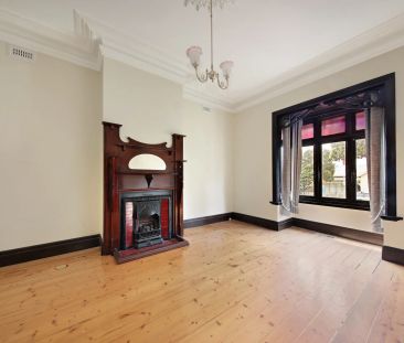 LARGE ENCHANTING PERIOD HOME - Photo 6