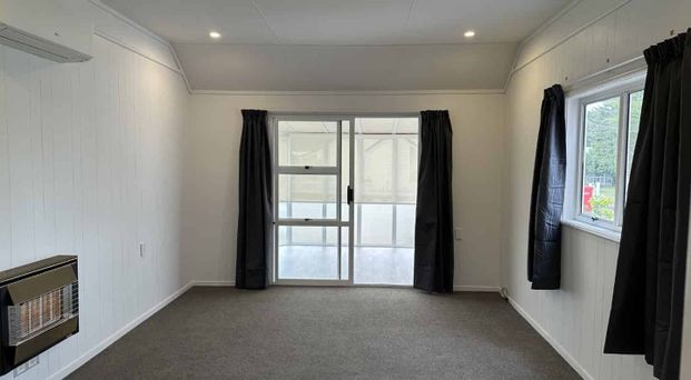 Freshly Renovated 2 Bedroom, Levin - Photo 1