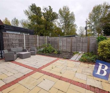 Little Dytchleys, Coxtie Green Road, Brentwood, Essex, CM14 - Photo 2