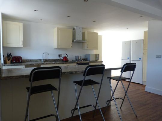 1 bedroom in a house share to rent - Photo 1