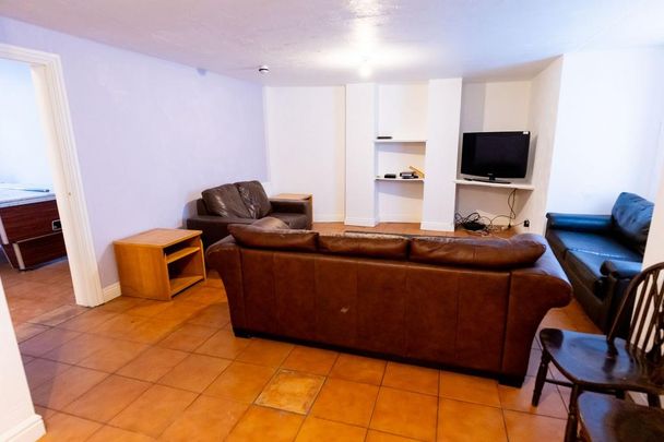 7 bedroom house to rent - Photo 1