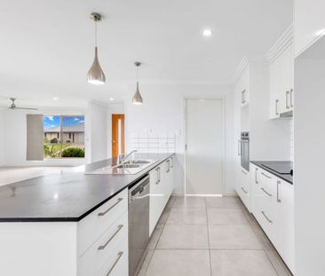 Modern Family Home in a Quiet Court Location - Photo 5