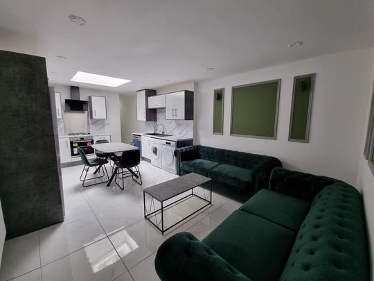 6 bedroom detached house to rent - Photo 1