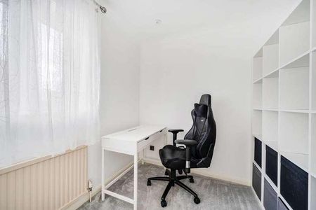 High Meads Road, Royal Docks, E16 - Photo 5