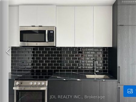 For Lease - 285 Dufferin St Street Unit# #813 Master Bedroom, Toronto, Ontario - Photo 2