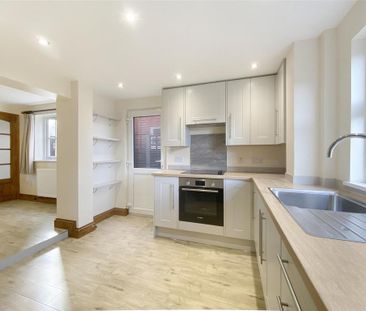2 bedroom semi-detached house to rent - Photo 3