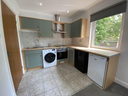 3 bedroom apartment to rent - Photo 3