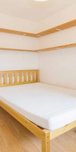 3 Bedroom, 1 bath, 1 reception Flat - Photo 3