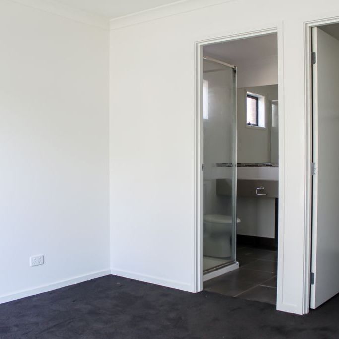 THREE BEDROOM HOME CLOSE TO PUBLIC TRANSPORT - Photo 1