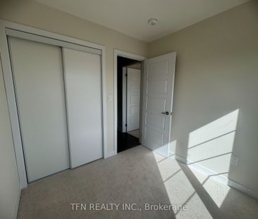 Townhouse For Lease | X8136364 - Photo 3