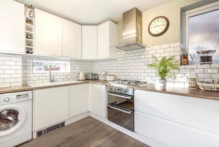 Wolsey Grove, Esher, Surrey, KT10 maisonette to rent - Photo 5